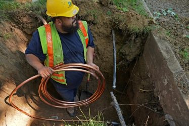 Le Colorado reçoit 32,8 millions de dollars pour remplacer des canalisations en plomb vieilles de plusieurs décennies et améliorer les systèmes d'eau potable