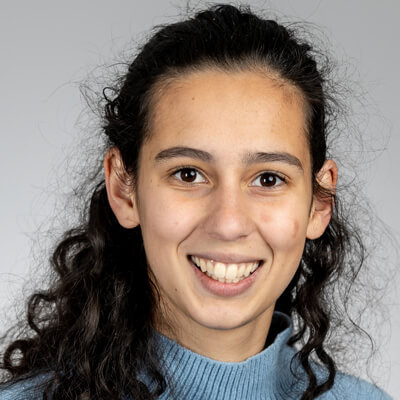 Maya, lauréate du concours de rédaction sur la santé mentale des NIH 2024