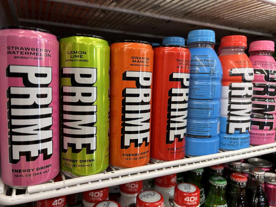 Prime Energy Drink afficher dans une épicerie, Queens, New York.  (Photo par : Lindsey Nicholson/UCG/Universal Images Group via Getty Images)