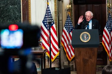 Biden convoque Bernie Sanders pour l'aider à stimuler la campagne sur le prix des médicaments