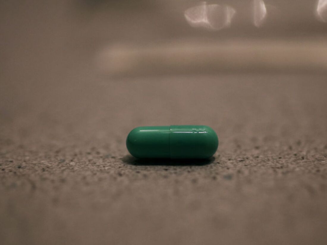 Une dose de MDMA.  Le médicament a été étudié comme traitement du SSPT et la FDA envisage actuellement de l'approuver.