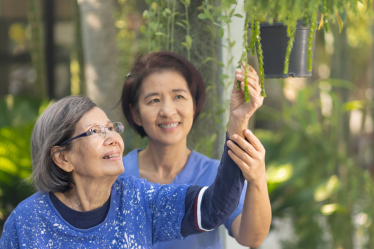 Promouvoir le bien-être des personnes âgées : un guide holistique pour les soignants sur la santé mentale gériatrique