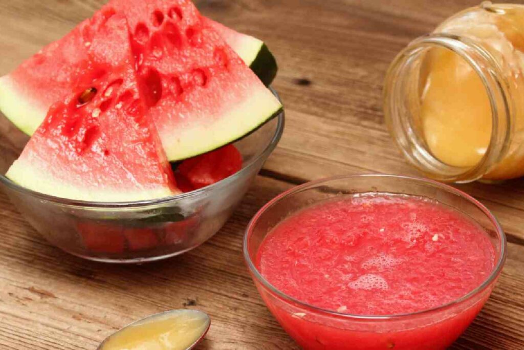 Use watermelon to make an acne face mask this summer