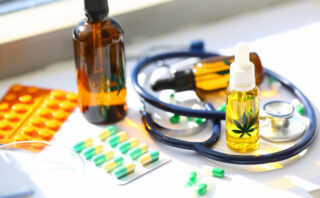 L’élan se développe pour introduire le cannabis médical dans les soins de santé traditionnels