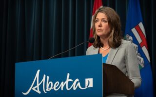 L'annonce du premier ministre sur les politiques transgenres a surpris le groupe consultatif des services de santé de l'Alberta